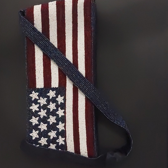 Beaded American Flag bag - Picture 1 of 5